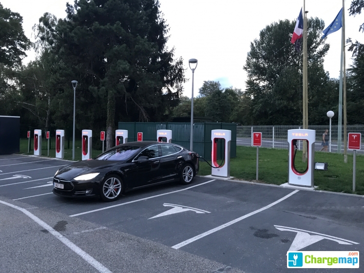 Tesla Supercharger Valence borne de charge rapide à Valence