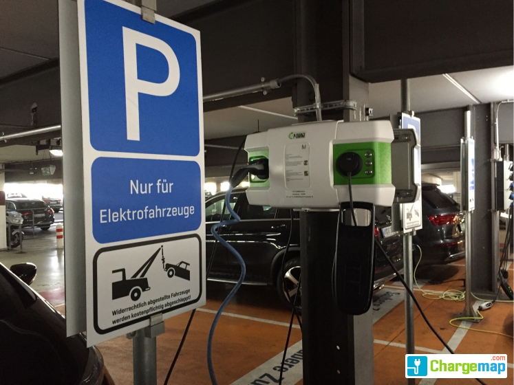 P20 am Flughafen München / Ebene 5 Ladestation in Oberding
