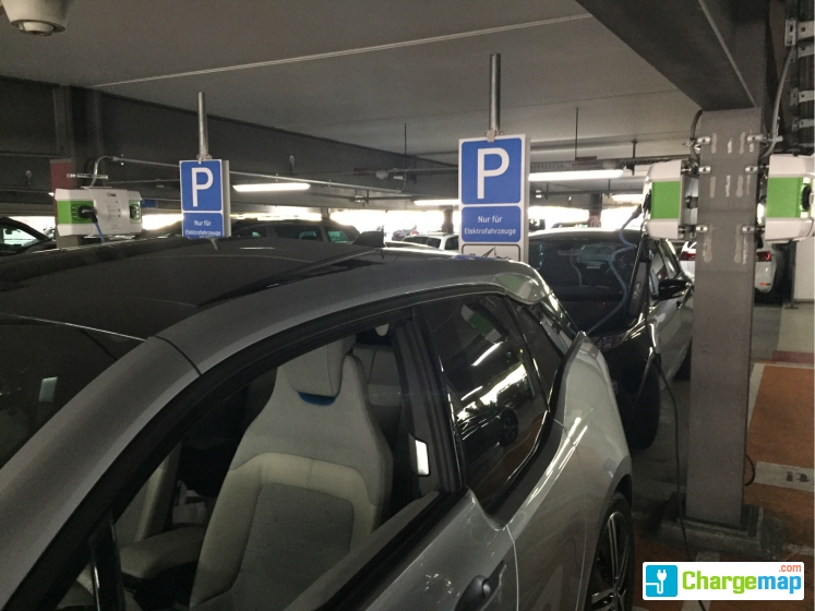 P20 am Flughafen München / Ebene 5 Ladestation in Oberding