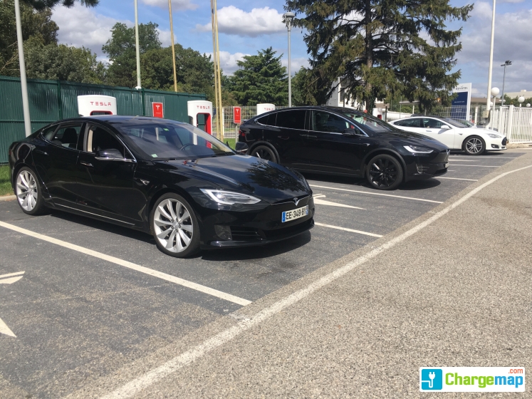 Tesla Supercharger Valence borne de charge rapide à Valence