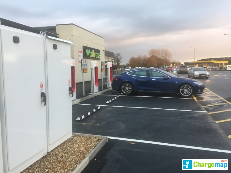 Tesla SuperChargers Keele Services, M6 northbound quick charging