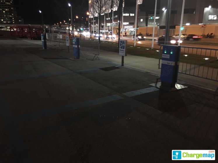 Bmw Welt Drivenow Parkplatz Ladestation In Munchen