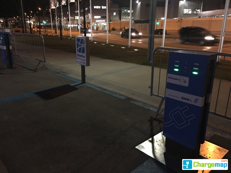 Bmw Welt Drivenow Parkplatz Ladestation In Munchen