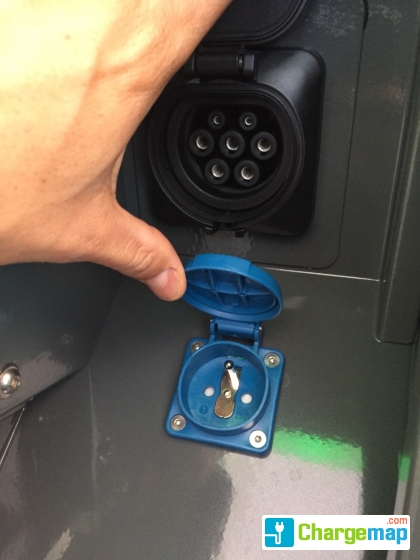 https://chargemap.s3.amazonaws.com/charging_pool_photos/url/840x560/22869/centre-commercial-de-val-thoiry_110174.jpeg