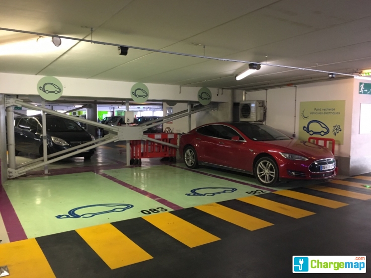 Gare TGV Aix en Provence Parking P3 borne de charge à Aix en provence