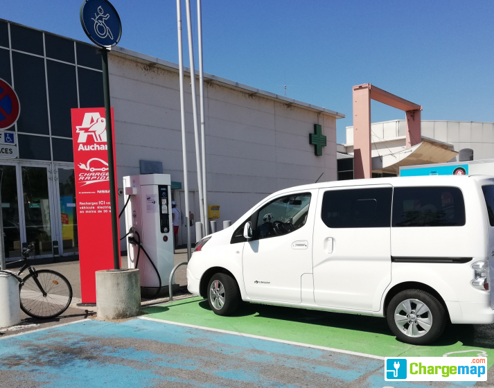 Auchan Mâcon borne de charge rapide à Mâcon