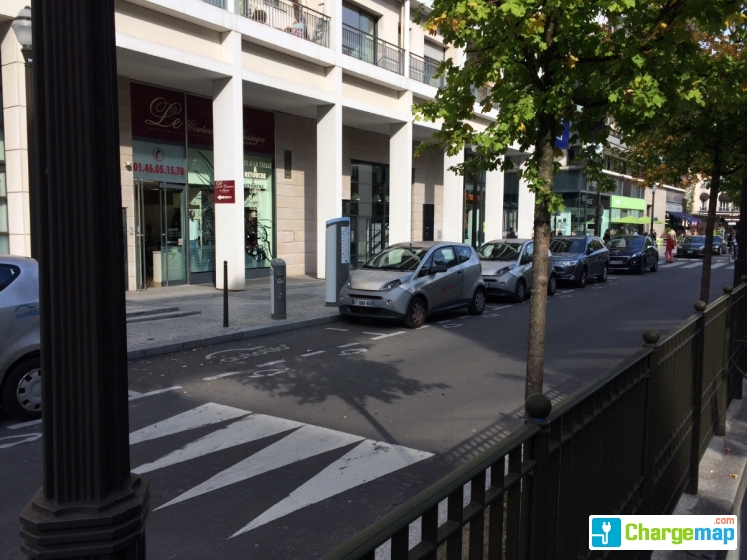 Autolib' - 114 rue Gallieni Boulogne-Billancourt : borne de charge à