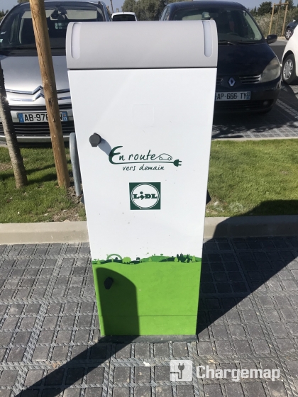 Lidl Avenue De L Homme A La Fenetre Chateauneuf Les Martigues Borne De Recharge A Chateauneuf Les Martigues