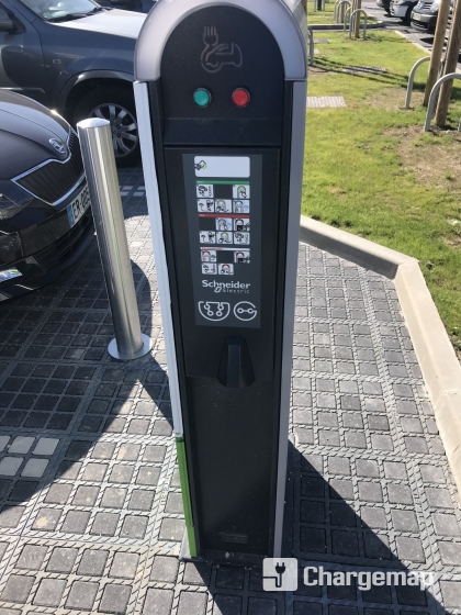 Lidl Avenue De L Homme A La Fenetre Chateauneuf Les Martigues Borne De Recharge A Chateauneuf Les Martigues