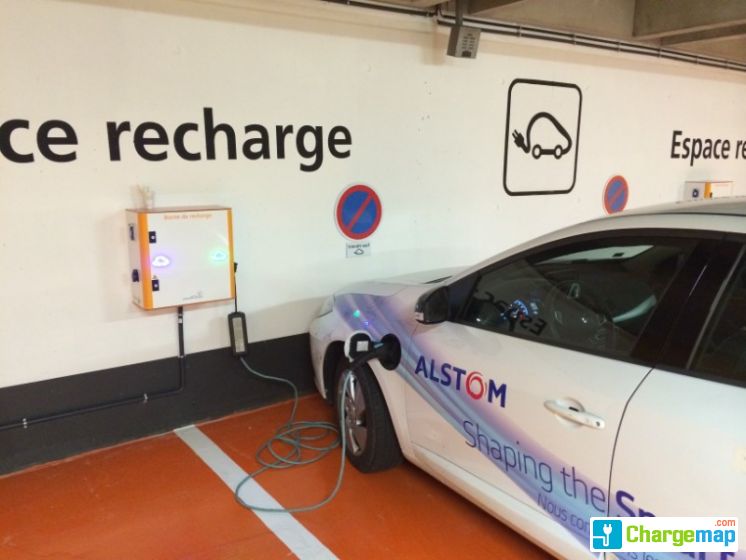 Parking 2EF Aéroport Charles de Gaulle borne de charge à roissy Parking 2EF Aéroport Charles de Gaulle borne de charge à roissy