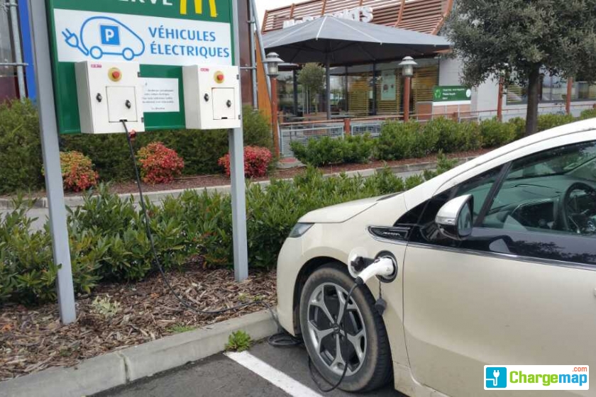 macdonald plaisance/touch : borne de charge à plaisance du touch